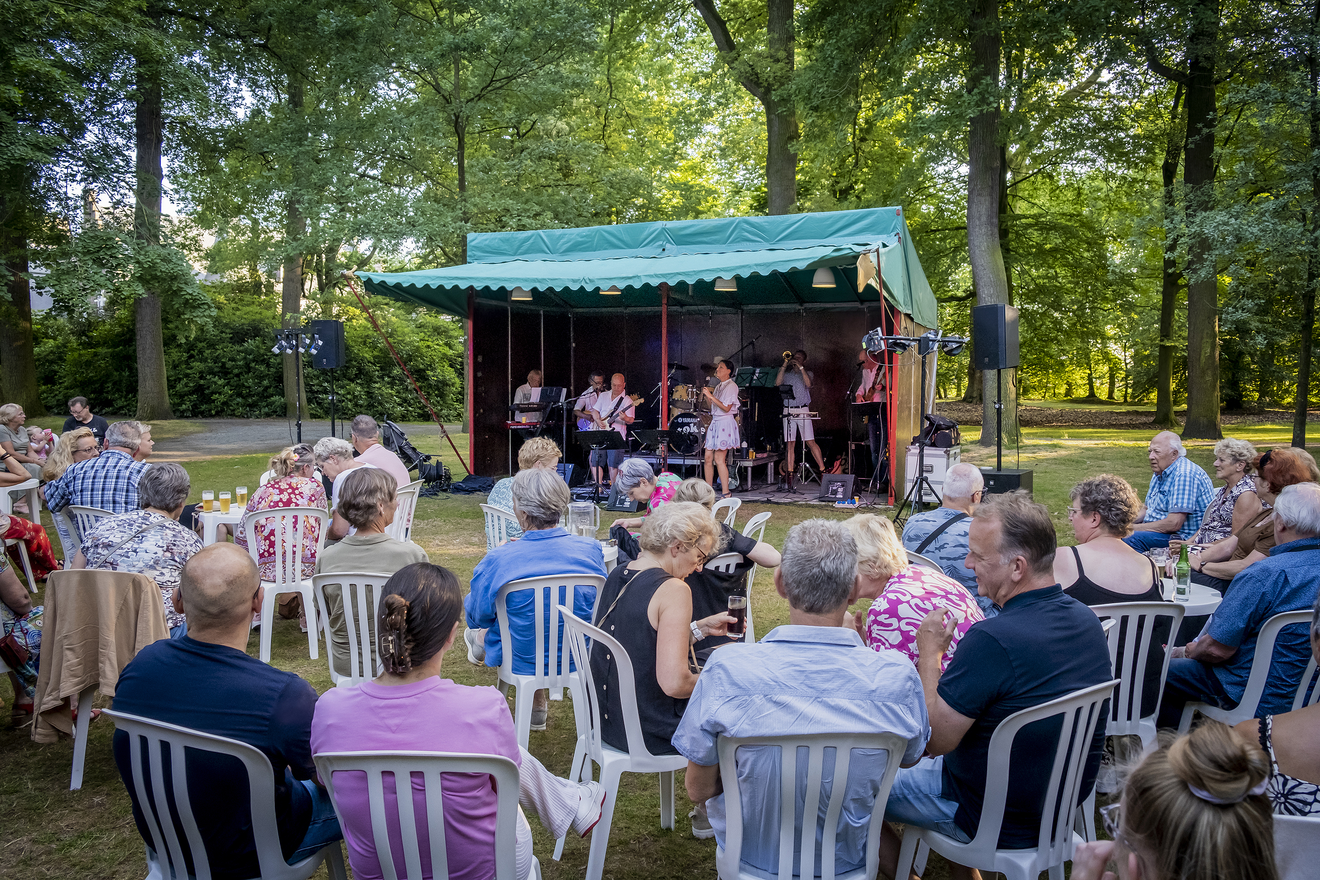 Stoke spiegeltent zaterdagavond 2